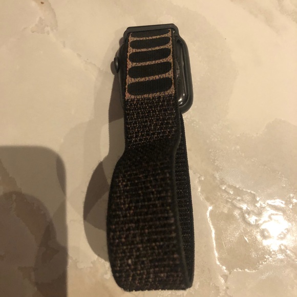 APPLE WATCH SERIES 4 - Picture 4 of 4